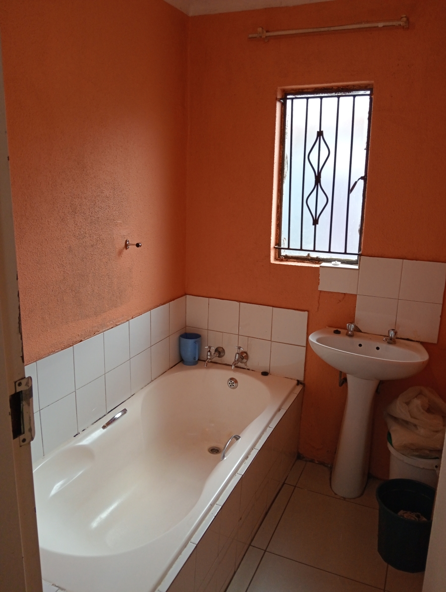 2 Bedroom Property for Sale in Protea Glen Gauteng