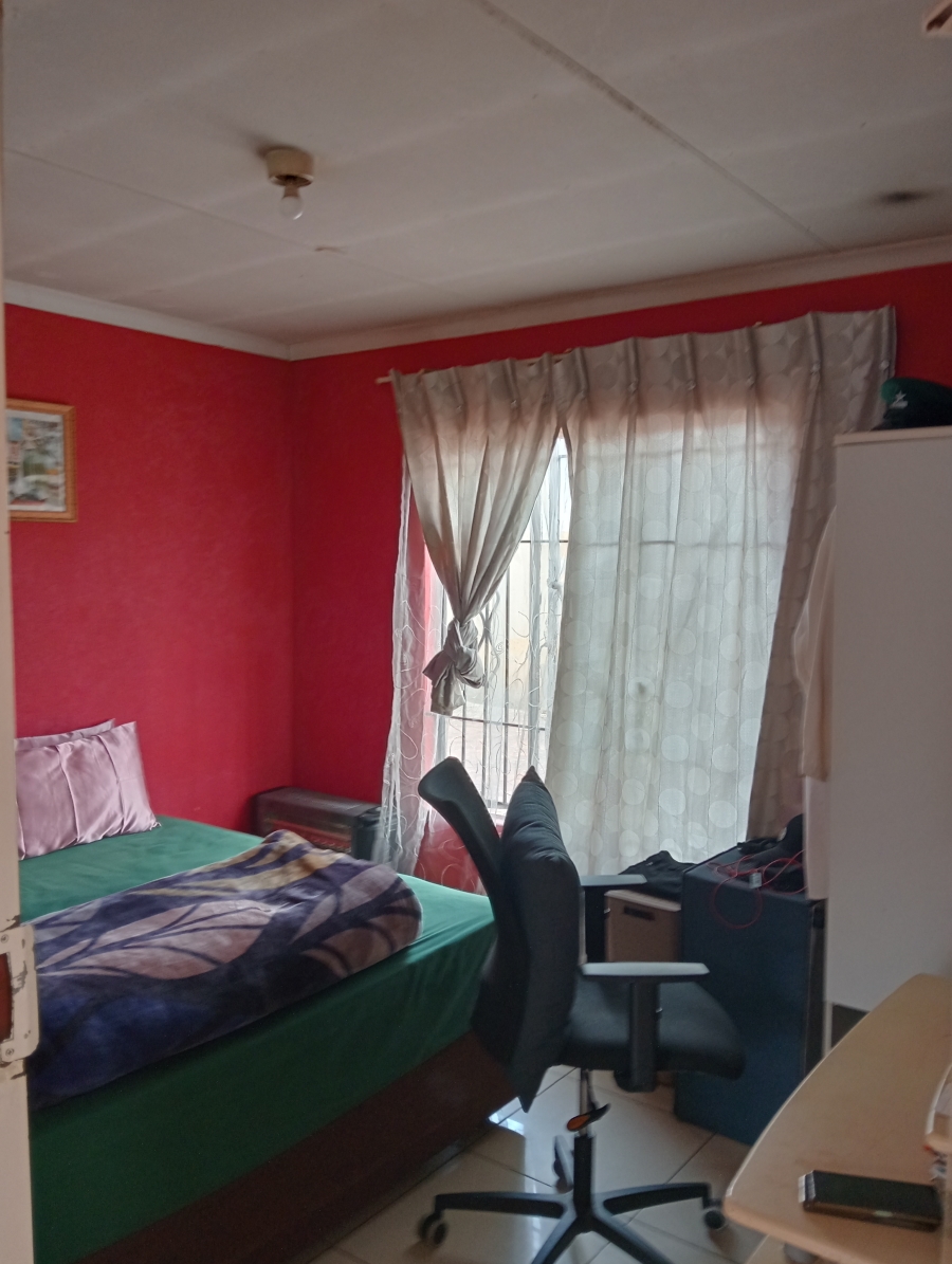 2 Bedroom Property for Sale in Protea Glen Gauteng