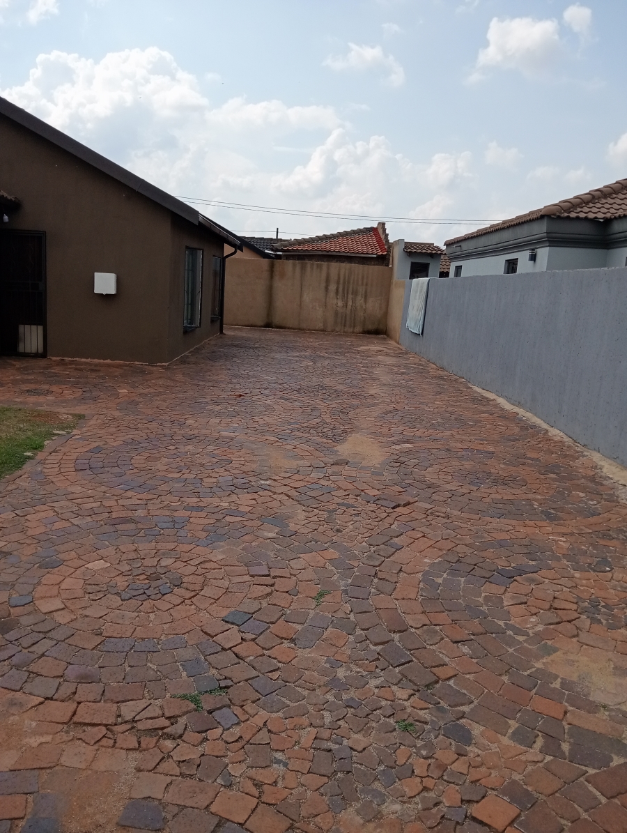 2 Bedroom Property for Sale in Protea Glen Gauteng