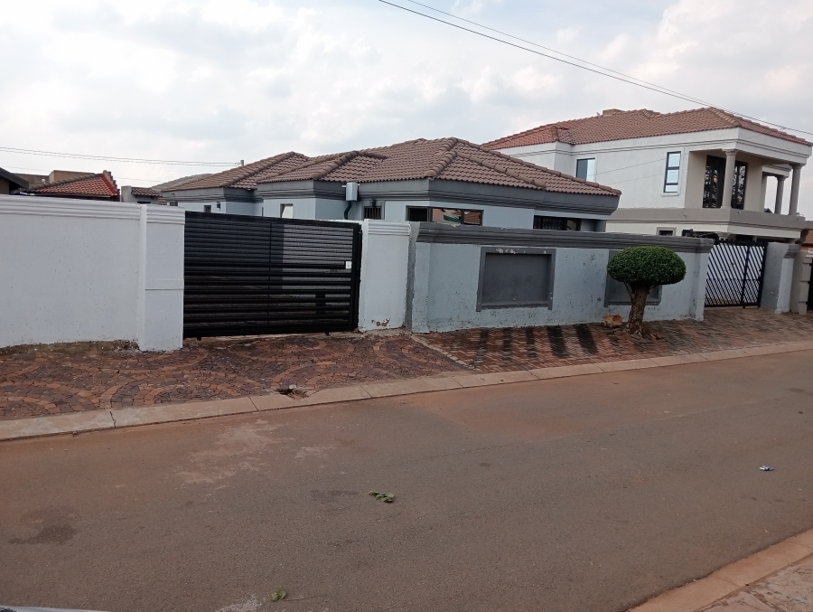 2 Bedroom Property for Sale in Protea Glen Gauteng