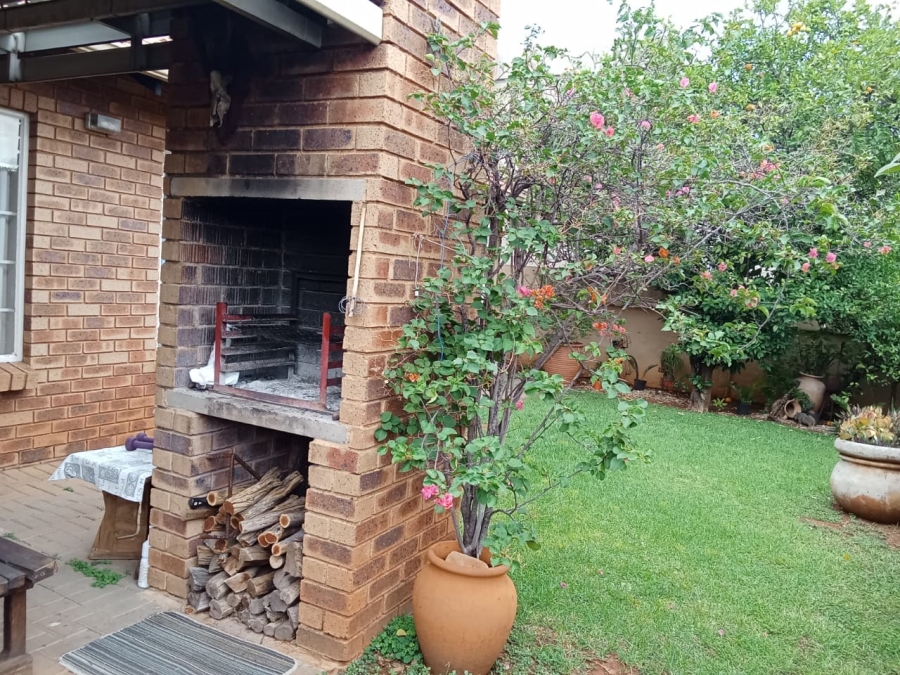 3 Bedroom Property for Sale in Magalieskruin Gauteng