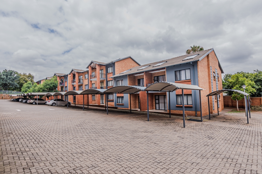 2 Bedroom Property for Sale in Die Hoewes Gauteng