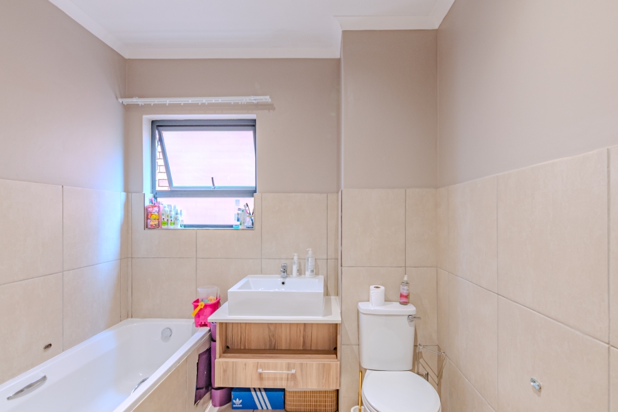 2 Bedroom Property for Sale in Die Hoewes Gauteng