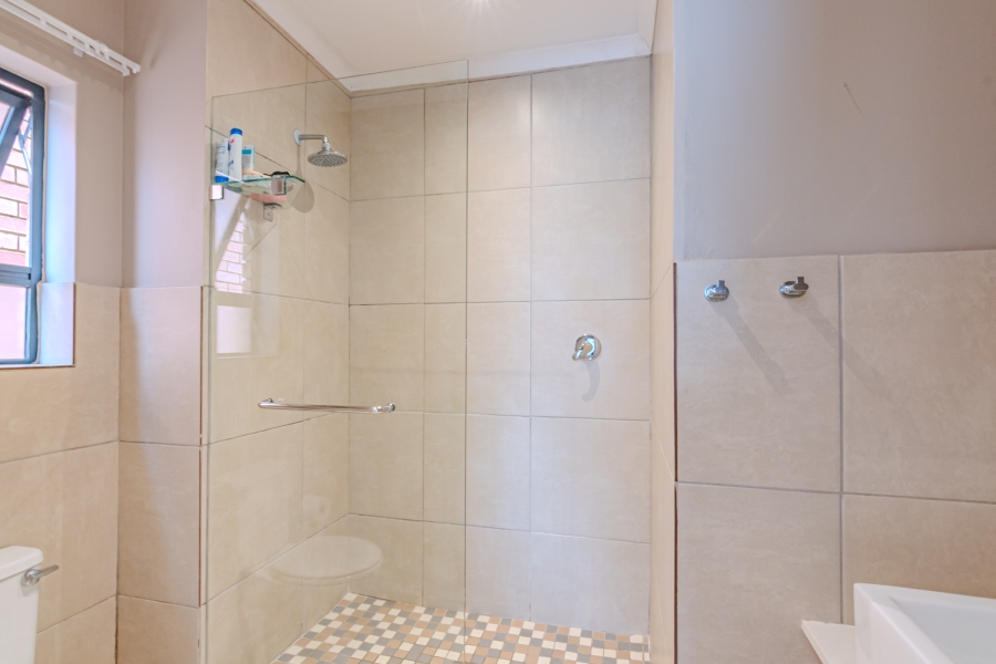 2 Bedroom Property for Sale in Die Hoewes Gauteng