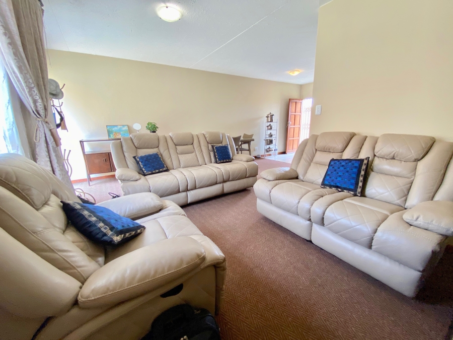 To Let 3 Bedroom Property for Rent in Hazeldean Gauteng