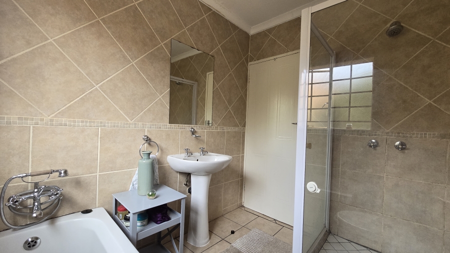 2 Bedroom Property for Sale in The Wilds Gauteng