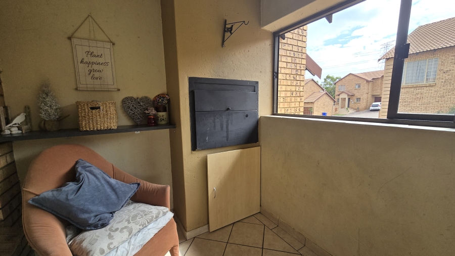 2 Bedroom Property for Sale in The Wilds Gauteng