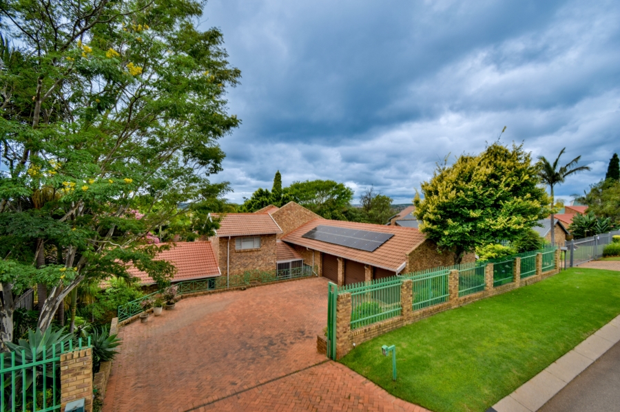 5 Bedroom Property for Sale in Moreleta Park Gauteng