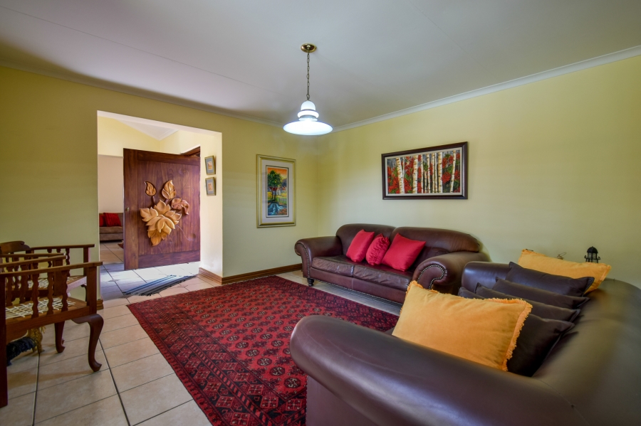 5 Bedroom Property for Sale in Moreleta Park Gauteng