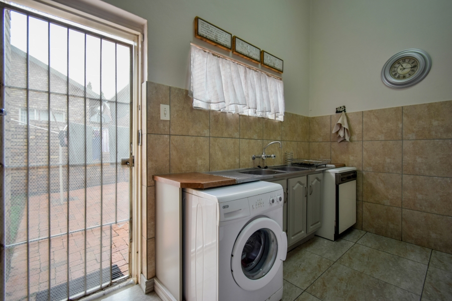 5 Bedroom Property for Sale in Moreleta Park Gauteng