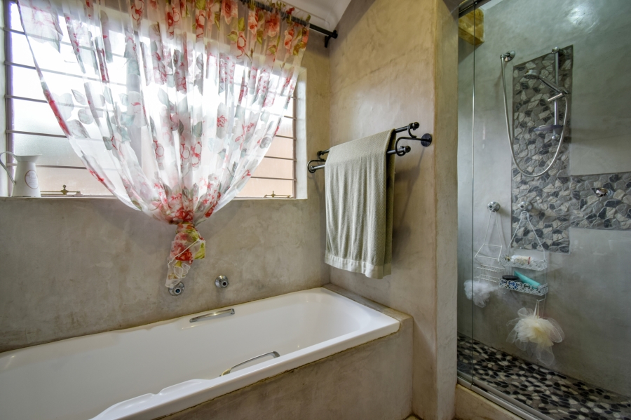 5 Bedroom Property for Sale in Moreleta Park Gauteng