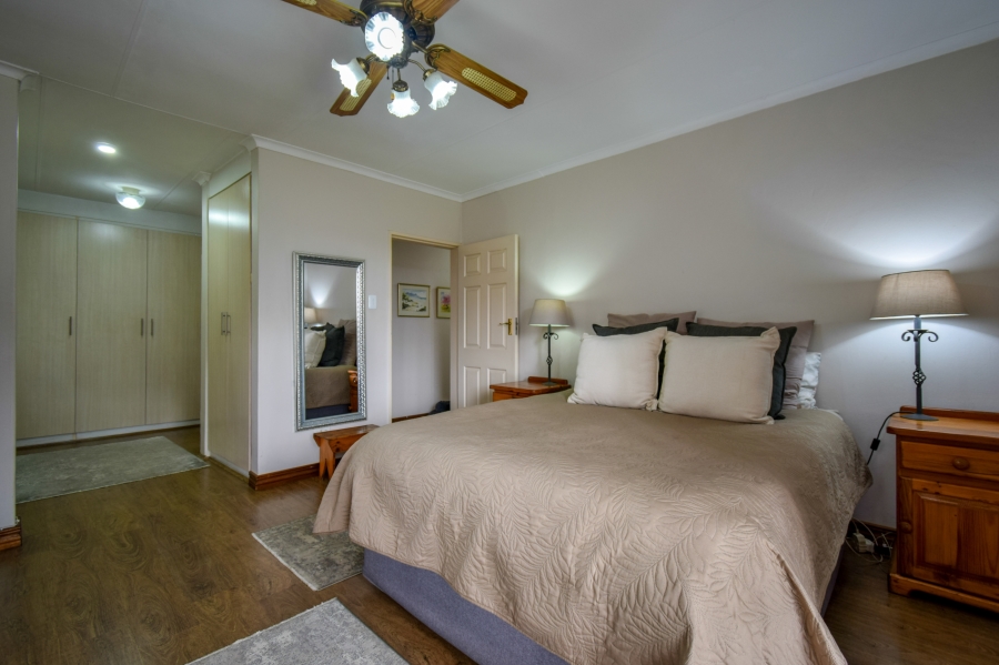 5 Bedroom Property for Sale in Moreleta Park Gauteng