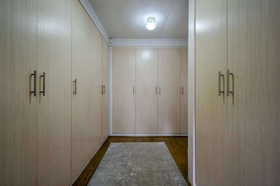 5 Bedroom Property for Sale in Moreleta Park Gauteng