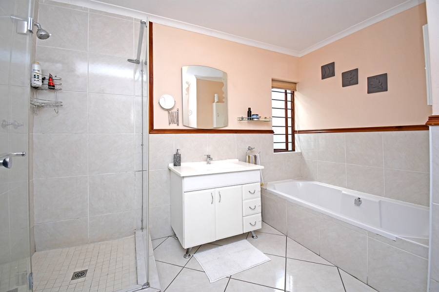 3 Bedroom Property for Sale in Broadacres Gauteng