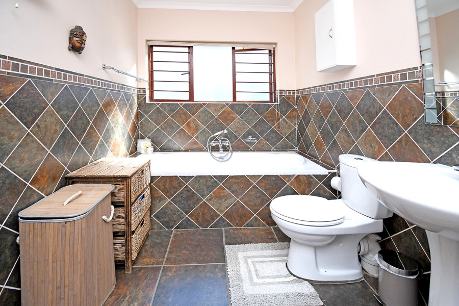 3 Bedroom Property for Sale in Broadacres Gauteng