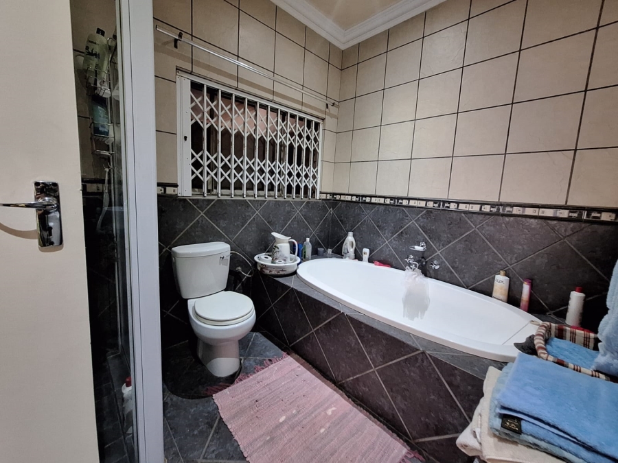 3 Bedroom Property for Sale in Rensburg Gauteng