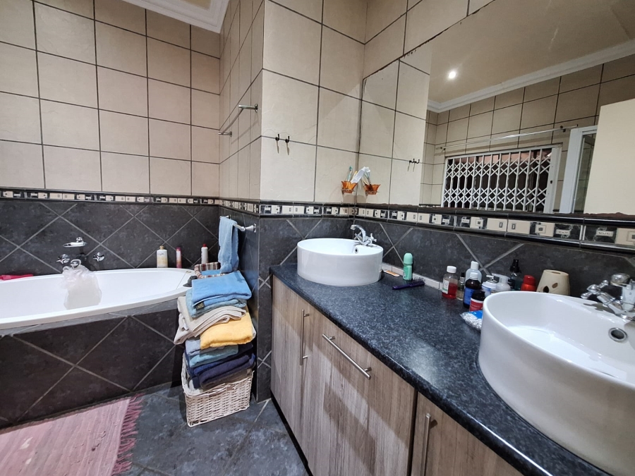 3 Bedroom Property for Sale in Rensburg Gauteng