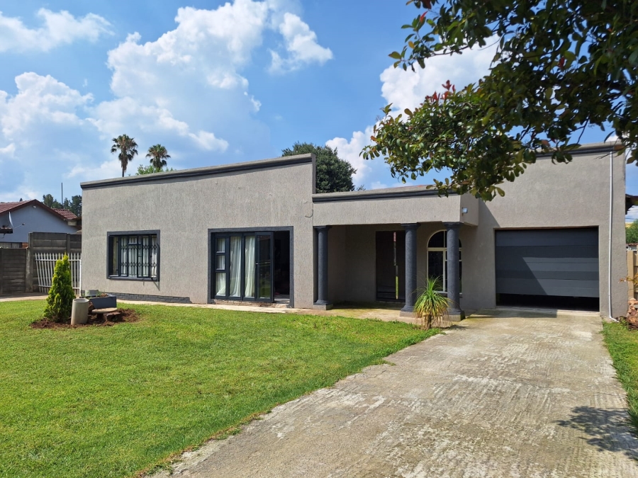 3 Bedroom Property for Sale in Strubenvale Gauteng