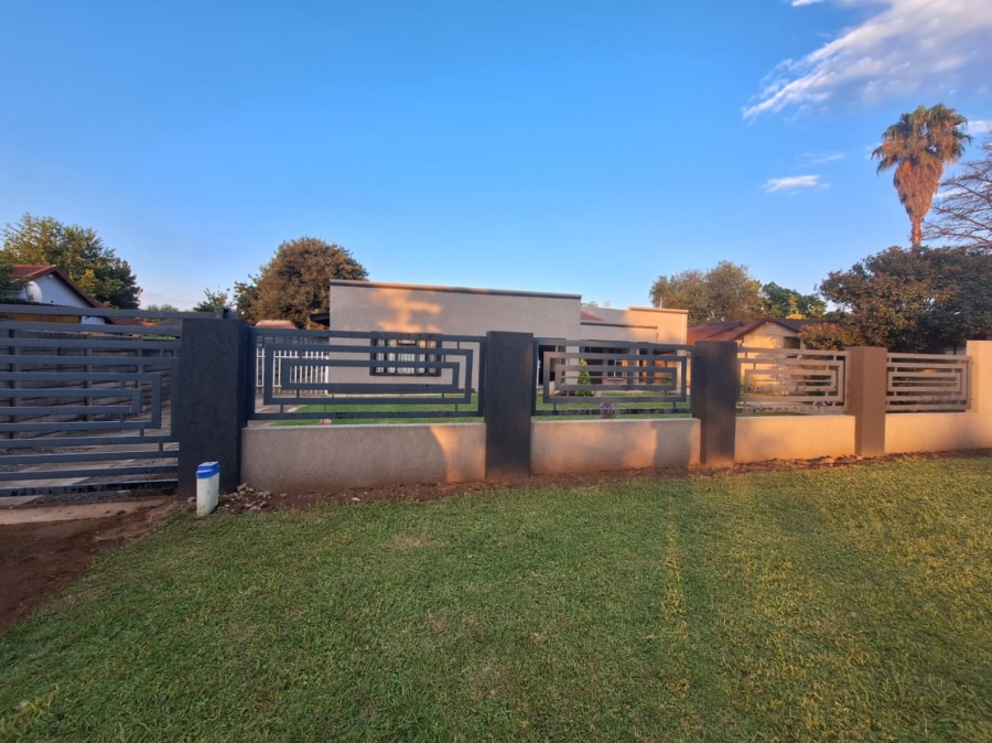 3 Bedroom Property for Sale in Strubenvale Gauteng