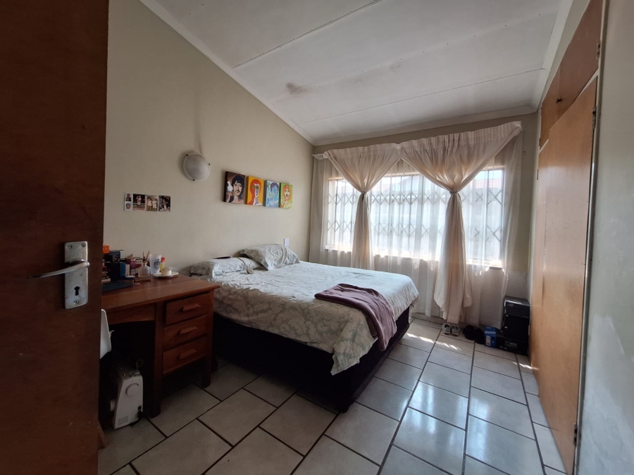 3 Bedroom Property for Sale in Strubenvale Gauteng