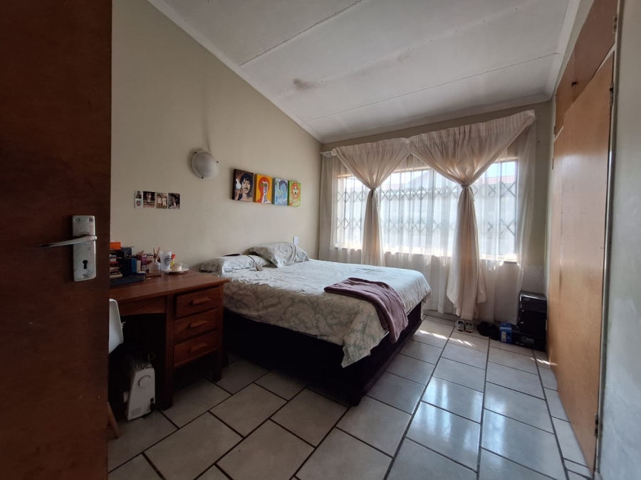 3 Bedroom Property for Sale in Strubenvale Gauteng