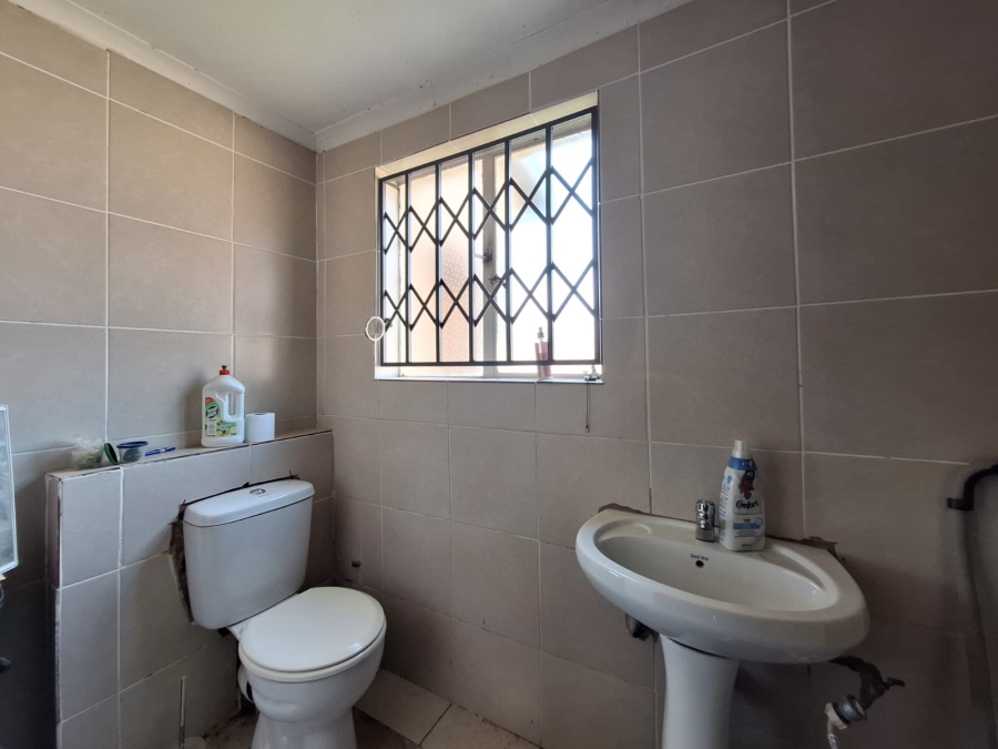 3 Bedroom Property for Sale in Strubenvale Gauteng