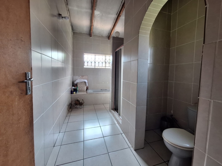 3 Bedroom Property for Sale in Strubenvale Gauteng