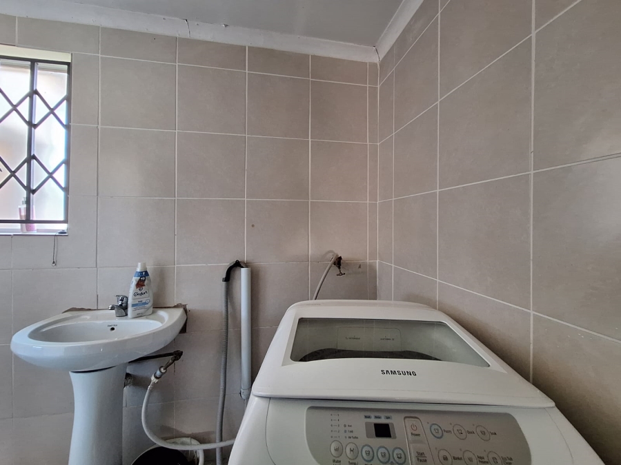 3 Bedroom Property for Sale in Strubenvale Gauteng