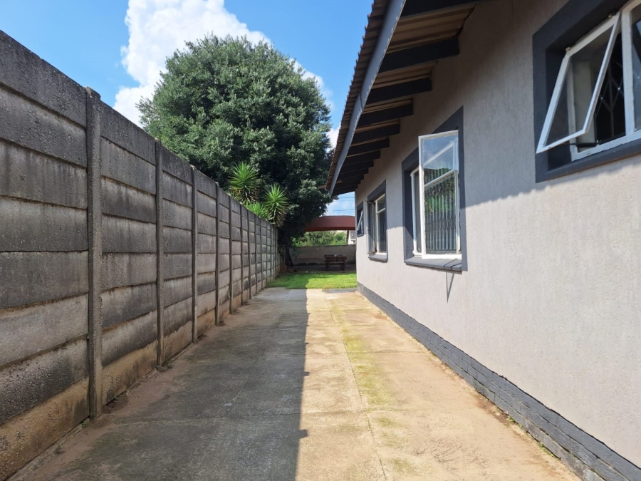 3 Bedroom Property for Sale in Strubenvale Gauteng