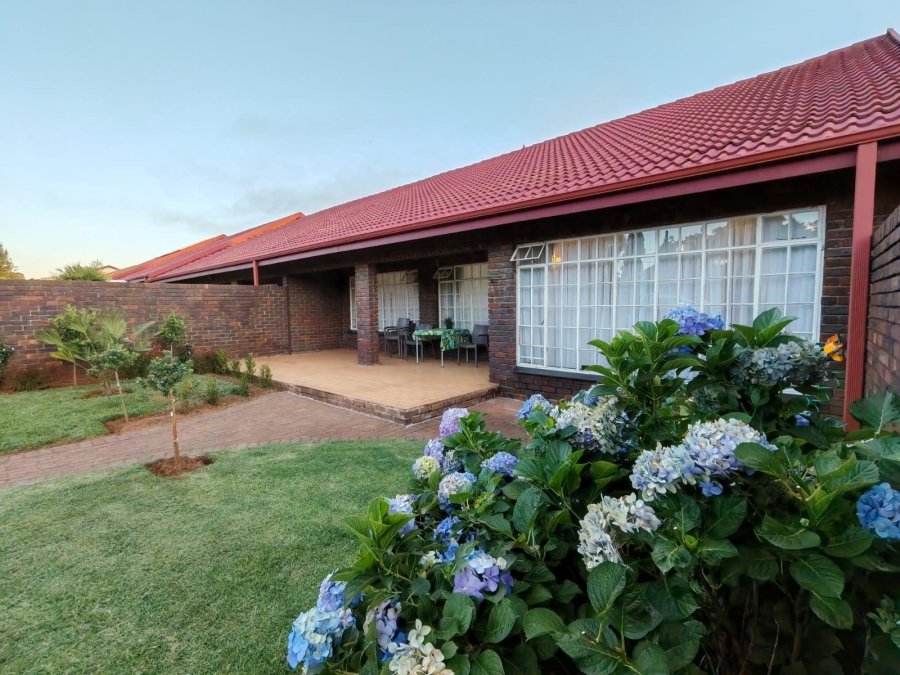 3 Bedroom Property for Sale in Three Rivers Proper Gauteng