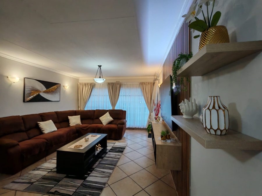 3 Bedroom Property for Sale in Three Rivers Proper Gauteng