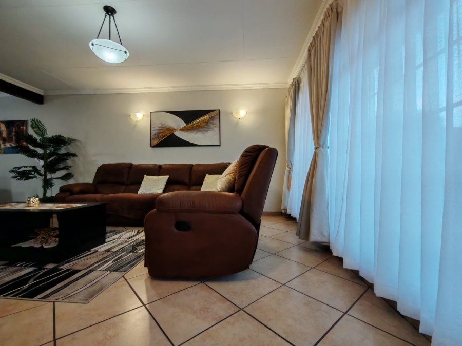 3 Bedroom Property for Sale in Three Rivers Proper Gauteng