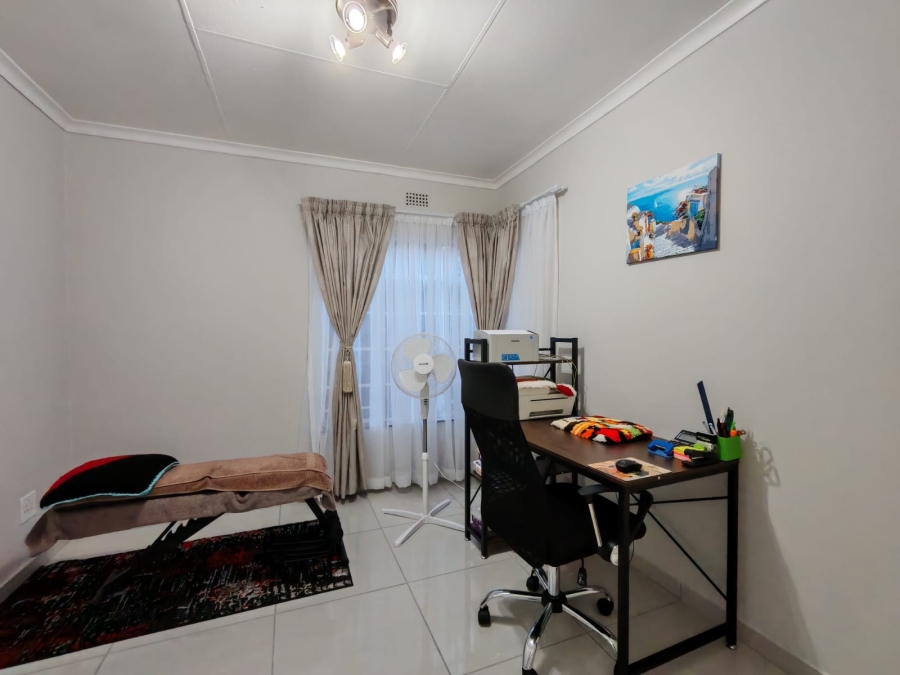 3 Bedroom Property for Sale in Three Rivers Proper Gauteng