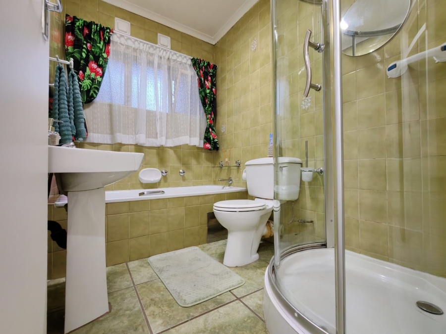 3 Bedroom Property for Sale in Three Rivers Proper Gauteng