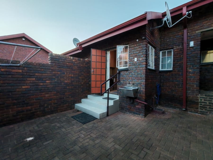 3 Bedroom Property for Sale in Three Rivers Proper Gauteng