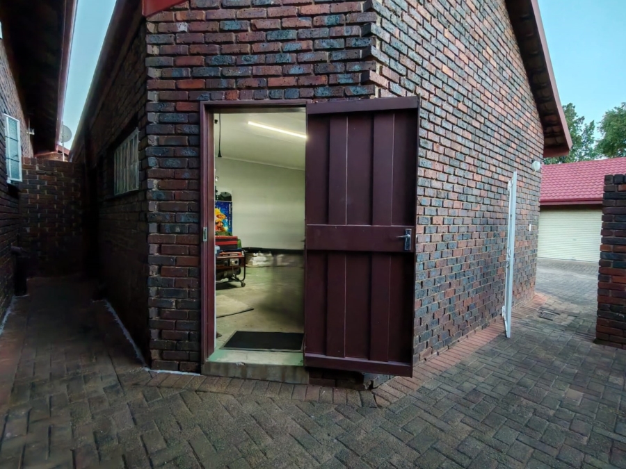 3 Bedroom Property for Sale in Three Rivers Proper Gauteng