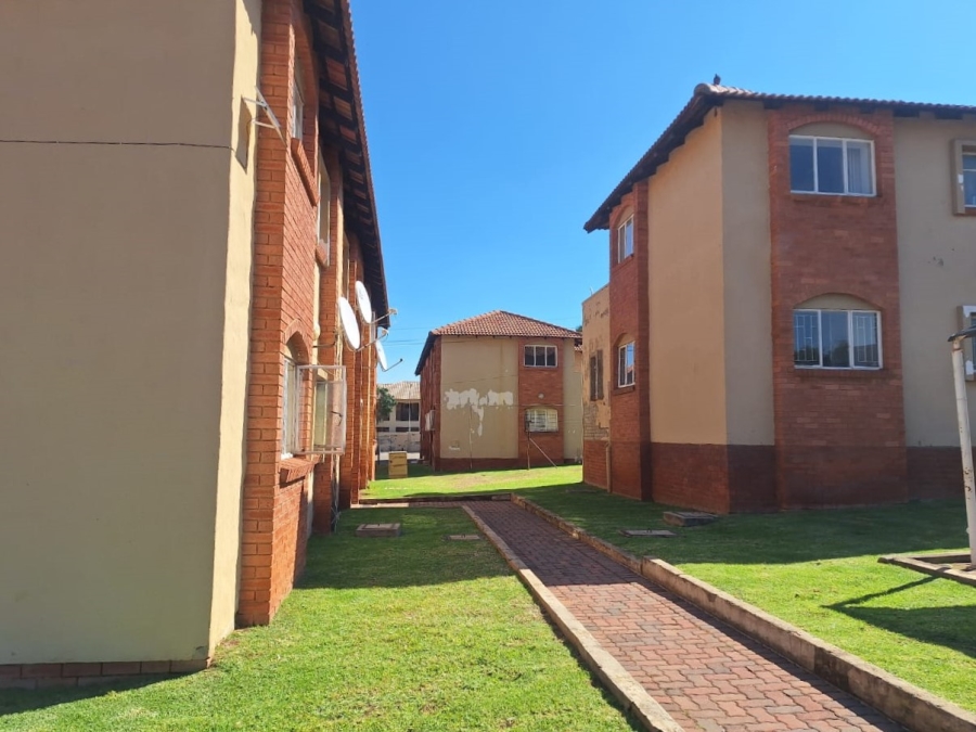 2 Bedroom Property for Sale in Rensburg Gauteng