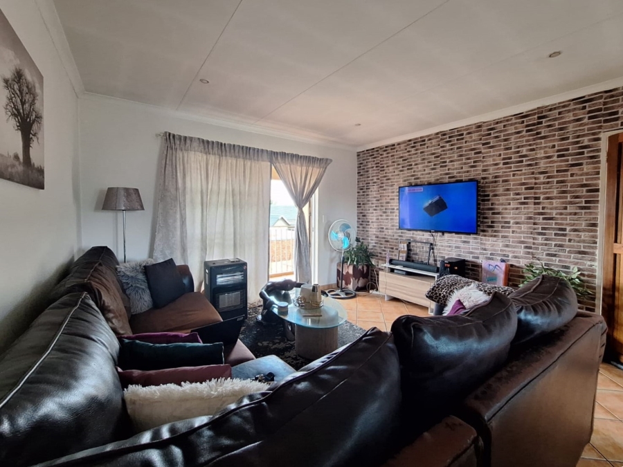 2 Bedroom Property for Sale in Rensburg Gauteng