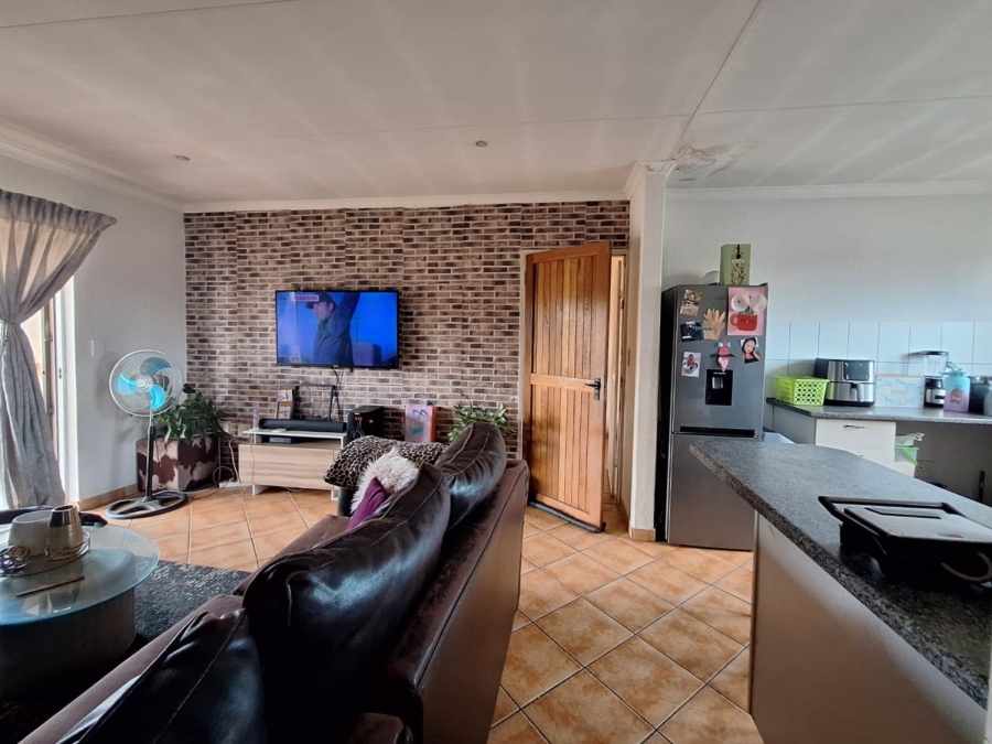 2 Bedroom Property for Sale in Rensburg Gauteng