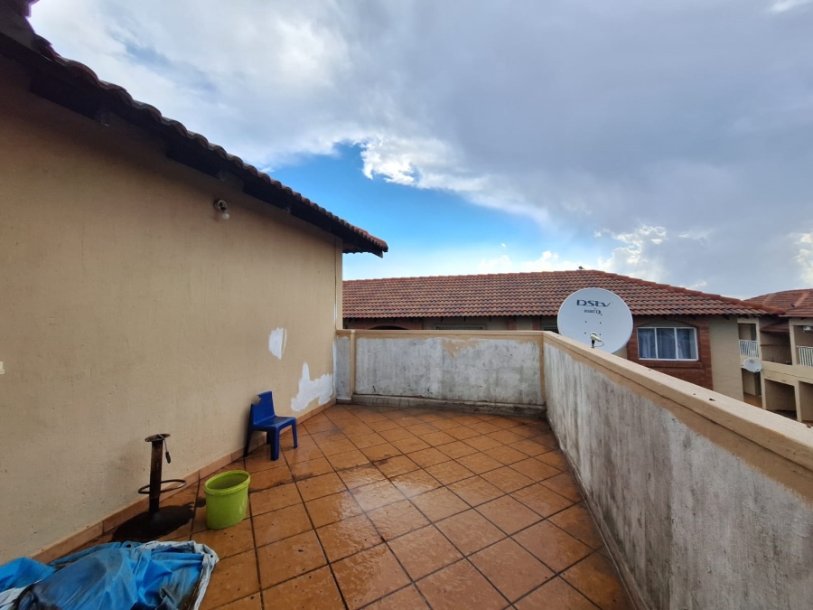 2 Bedroom Property for Sale in Rensburg Gauteng