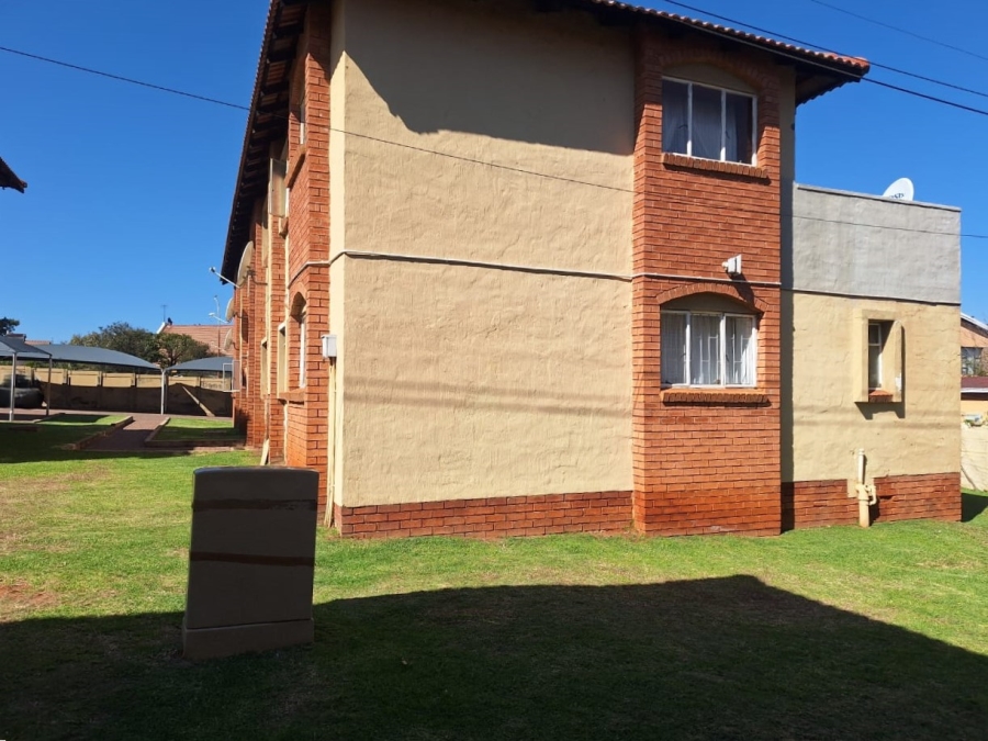 2 Bedroom Property for Sale in Rensburg Gauteng