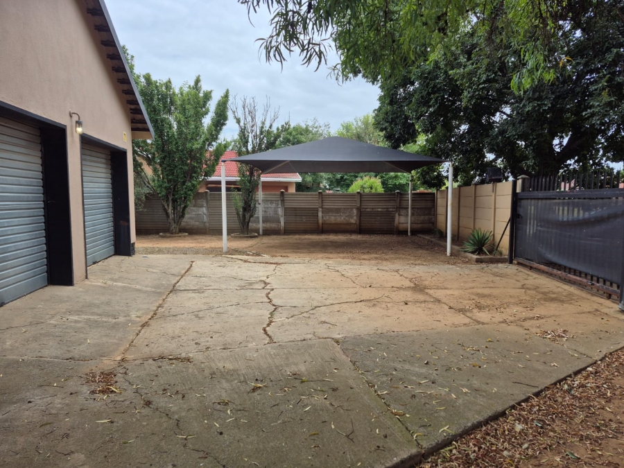 To Let 3 Bedroom Property for Rent in Unitas Park Gauteng