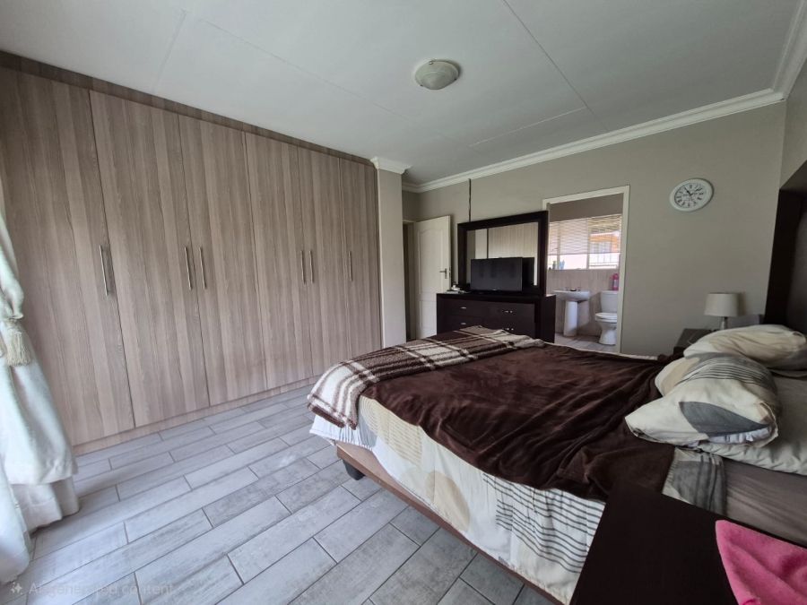 To Let 3 Bedroom Property for Rent in Unitas Park Gauteng