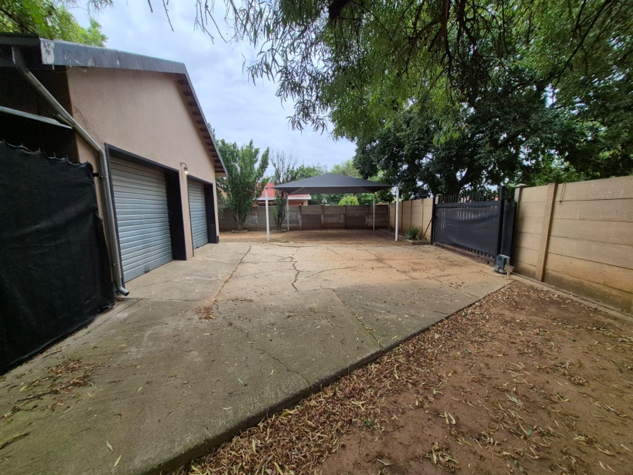 To Let 3 Bedroom Property for Rent in Unitas Park Gauteng