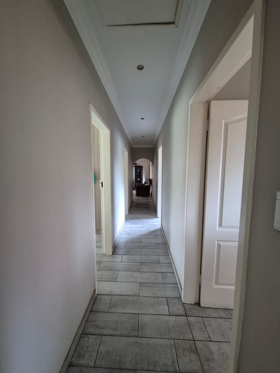 To Let 3 Bedroom Property for Rent in Unitas Park Gauteng