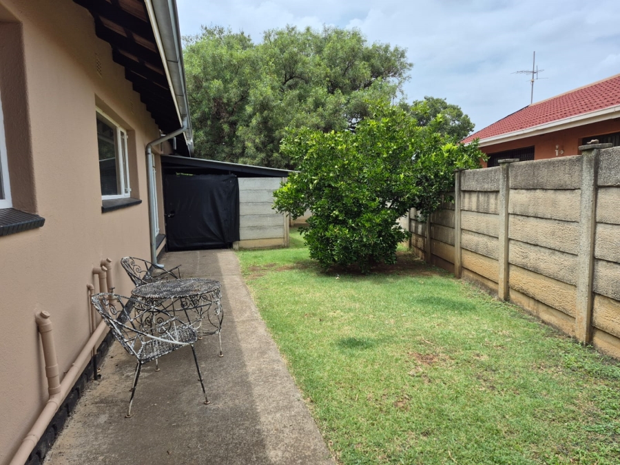 To Let 3 Bedroom Property for Rent in Unitas Park Gauteng
