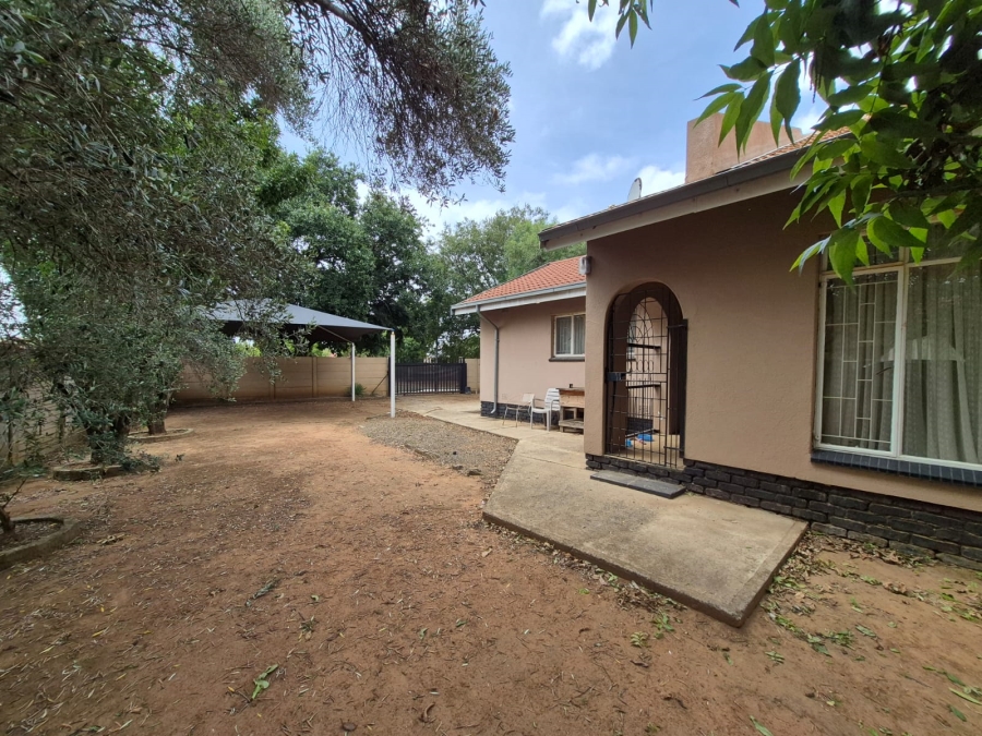 To Let 3 Bedroom Property for Rent in Unitas Park Gauteng