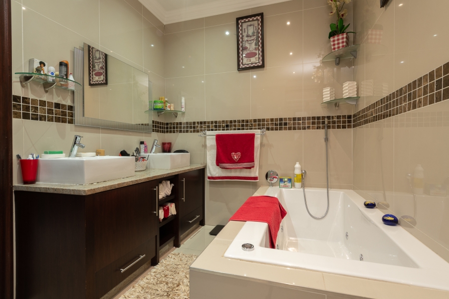 4 Bedroom Property for Sale in Aspen Hills Gauteng