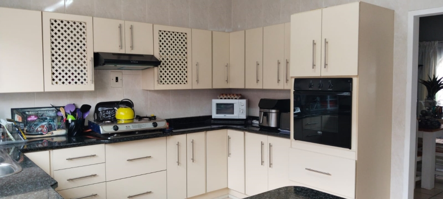 3 Bedroom Property for Sale in Three Rivers Proper Gauteng