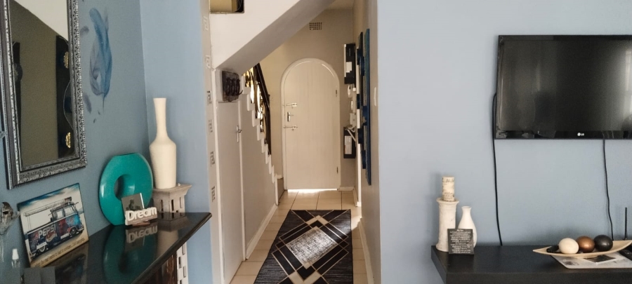 3 Bedroom Property for Sale in Three Rivers Proper Gauteng